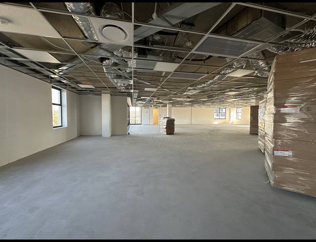 512M² OFFICE TO LET IN GLENADRIENNE